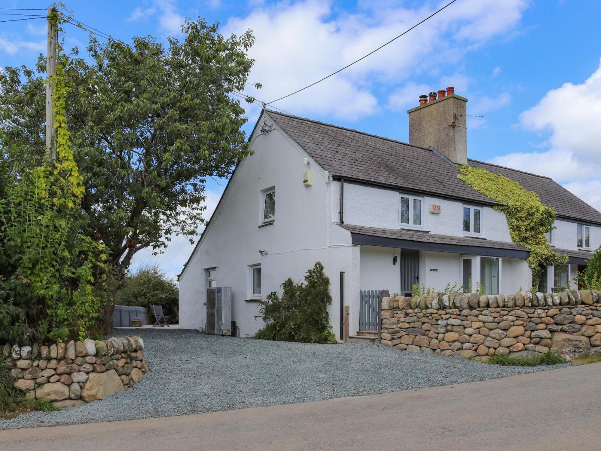 Pencefn Cottage Llanddeiniolen Bagian luar foto